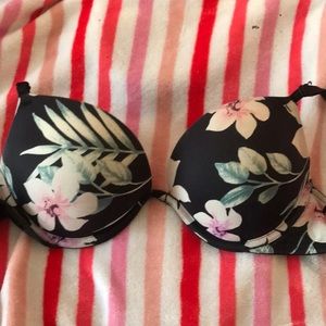 Victoria’s Secret Pink super push up bra